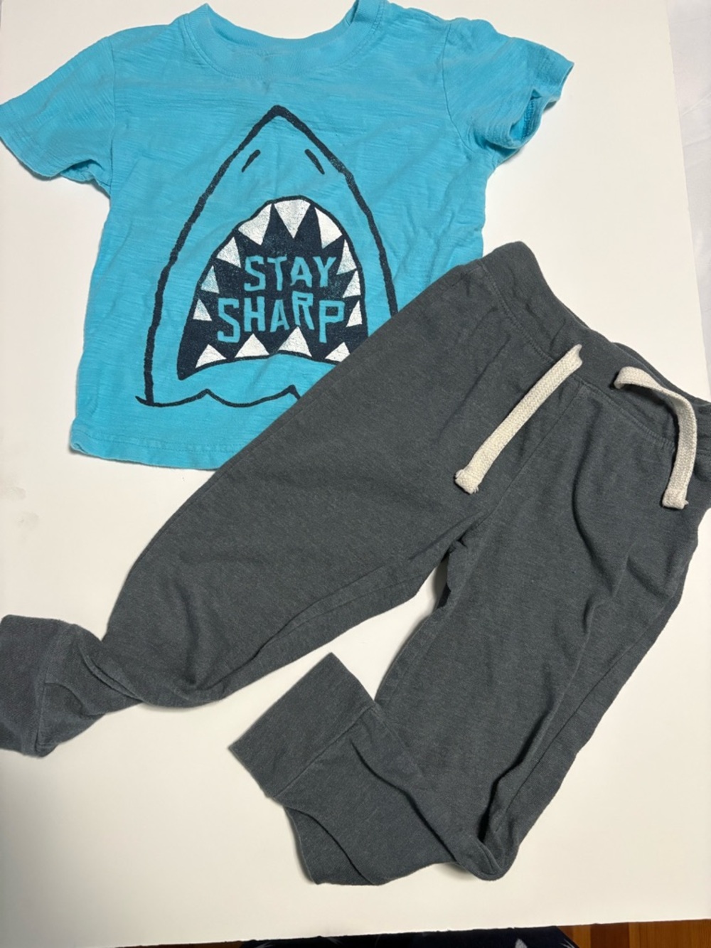 Jumping beans old navy spring outfit shark tee 3T